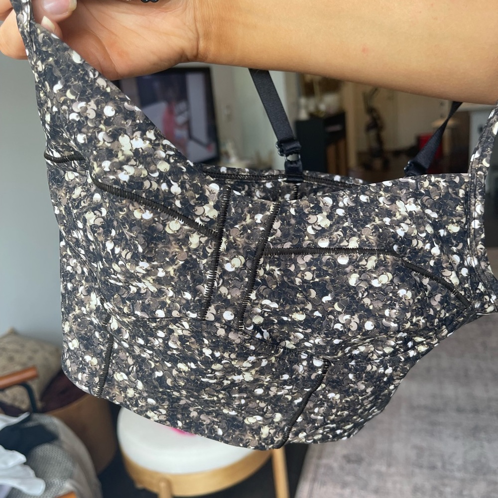 Lulu lemon sports bra size 2